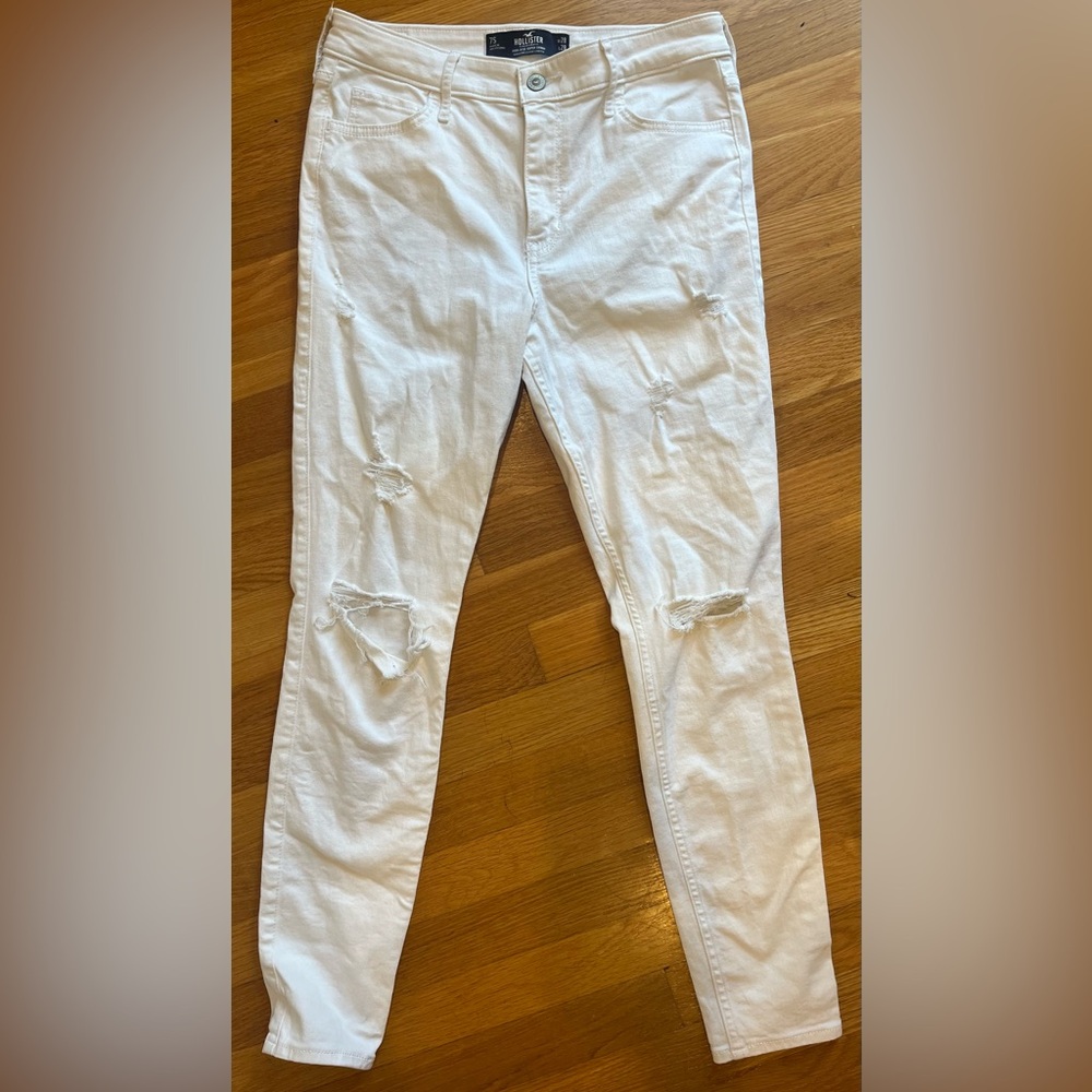 White Hollister ripped Skinny Jeans